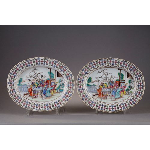Pair of oval dishes